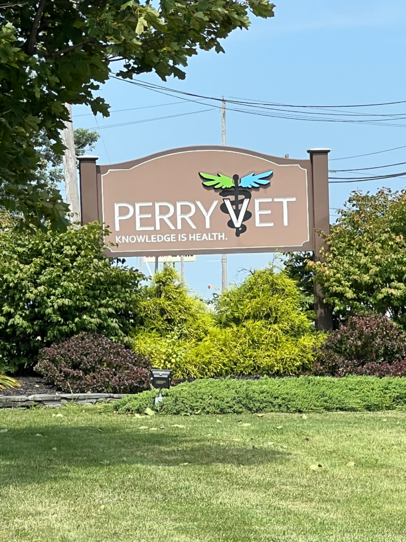 Main Vet Sign on Road